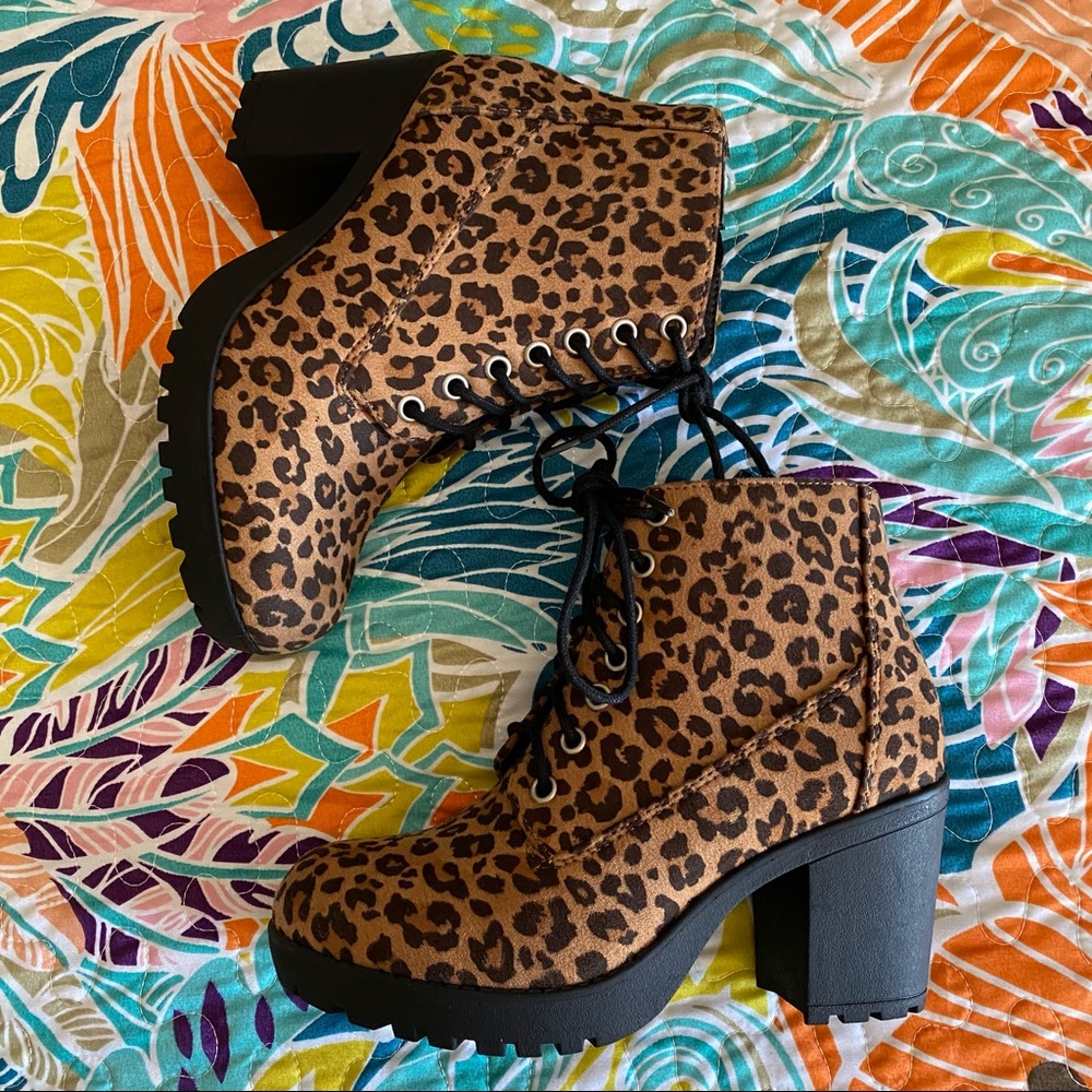 💕Leopard Print Lace-up Lug Sole Combat Booties💕